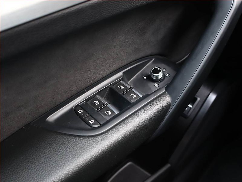 Audi Q5 (2021) S line 40 TDI - fotka 21 z 23