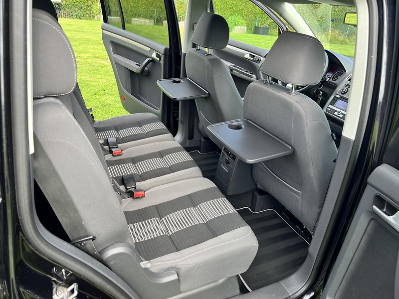 Volkswagen Touran 1.6 MPI 75KW,7MÍST,DIGI,NAVI - fotka 18 z 46