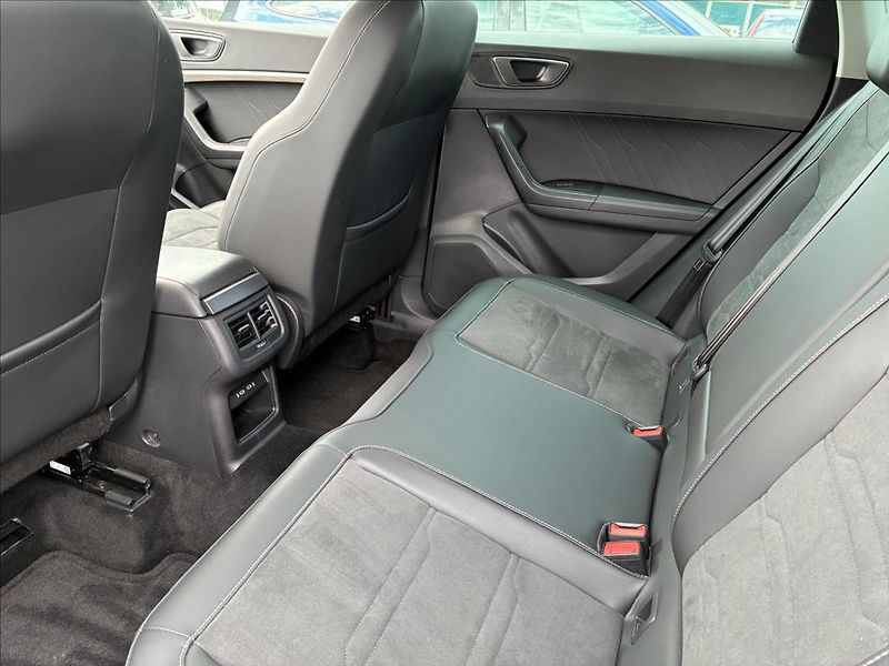 Seat Ateca 2,0 TDI TAŽNÉ KAMERA - fotka 12 z 31