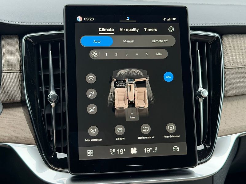 Volvo XC90 (2026) PLUS DARK T8, VZDUCH, VENTILAC - fotka 19 z 24