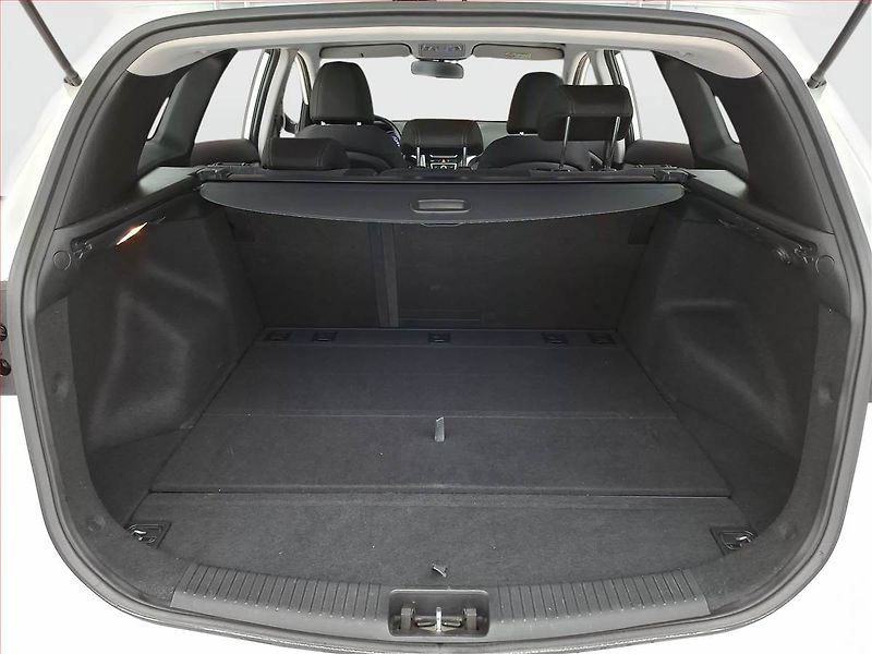 Hyundai i30 (2015) 1.6 MPI, Tempomat - fotka 13 z 17