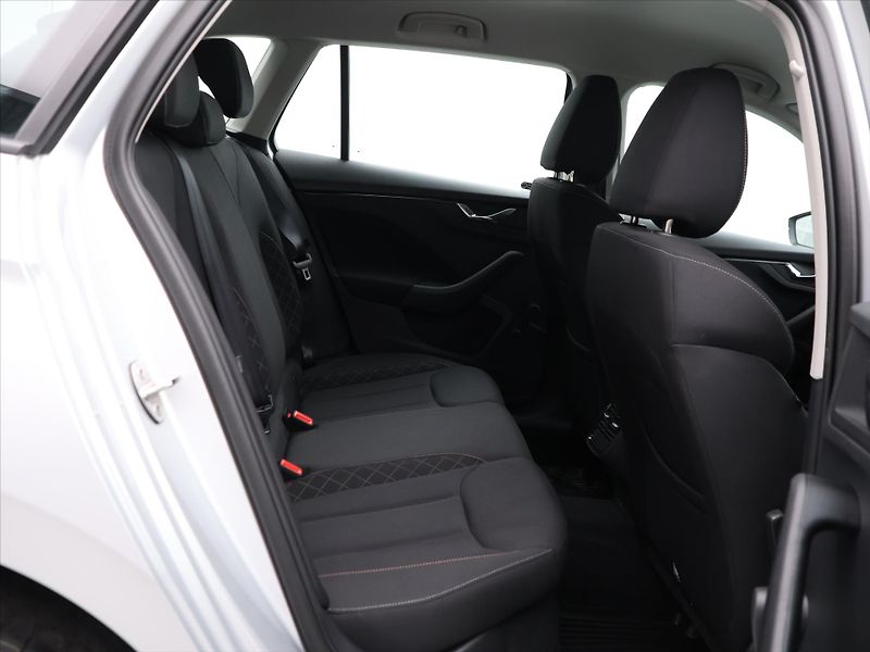 Škoda Kamiq 1,0 TSI 81kW Ambition - fotka 12 z 29
