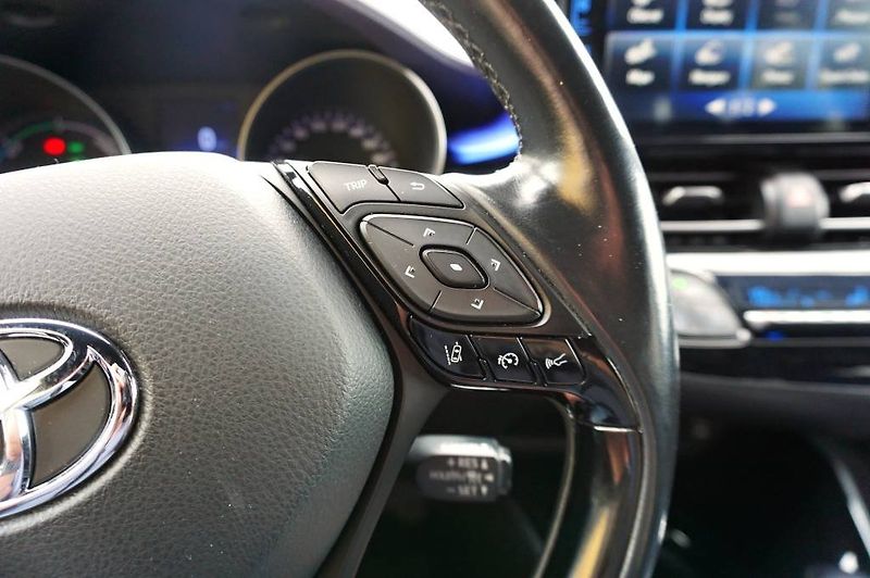 Toyota C-HR (2018) ACTIVE 1,8 HYBRID 72 kW - fotka 41 z 49