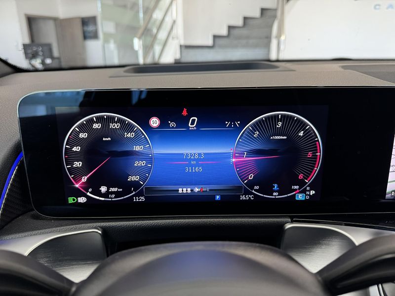 Mercedes-Benz GLB (2024) 200d 4M/AMGPREMIUMPLUS/HUD/360 - fotka 20 z 20