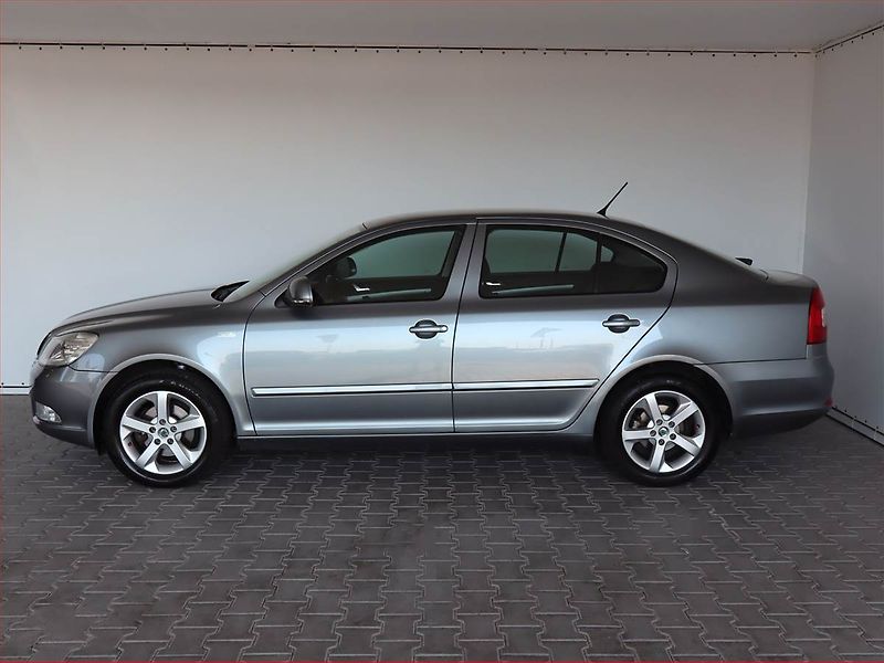 Škoda Octavia (2012) 1.6 TDI, Tempomat - fotka 3 z 16