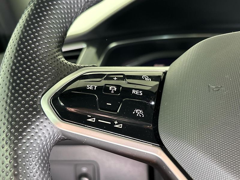 Volkswagen Tiguan R-Line 4MOT DSG - fotka 23 z 31