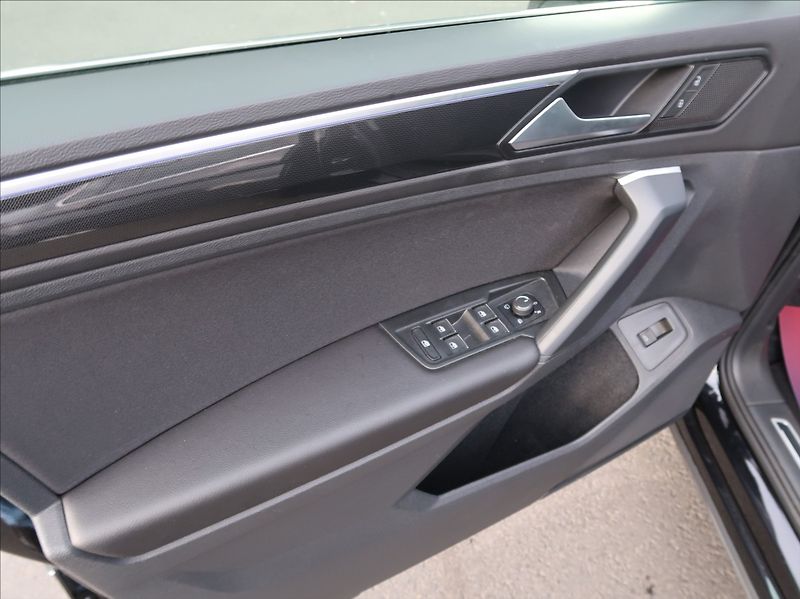 Volkswagen Tiguan 2,0 TDi,110kW,Elegance,ČR,4x4 - fotka 23 z 28