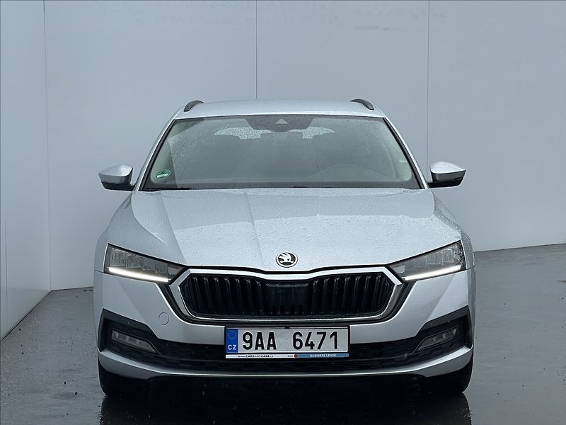 Škoda Octavia 2,0 TDI Combi Ambition Plus - fotka 22 z 23