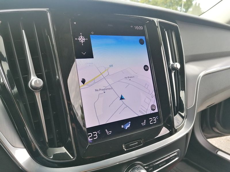 Volvo V60 (2021) 2.0 B4 145kW A/T Kůže - fotka 13 z 27