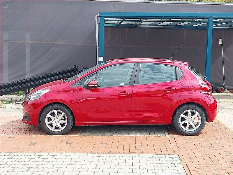 Peugeot 208 (2016) 1.2 PureTech, ČR,1.maj - fotka 3 z 14