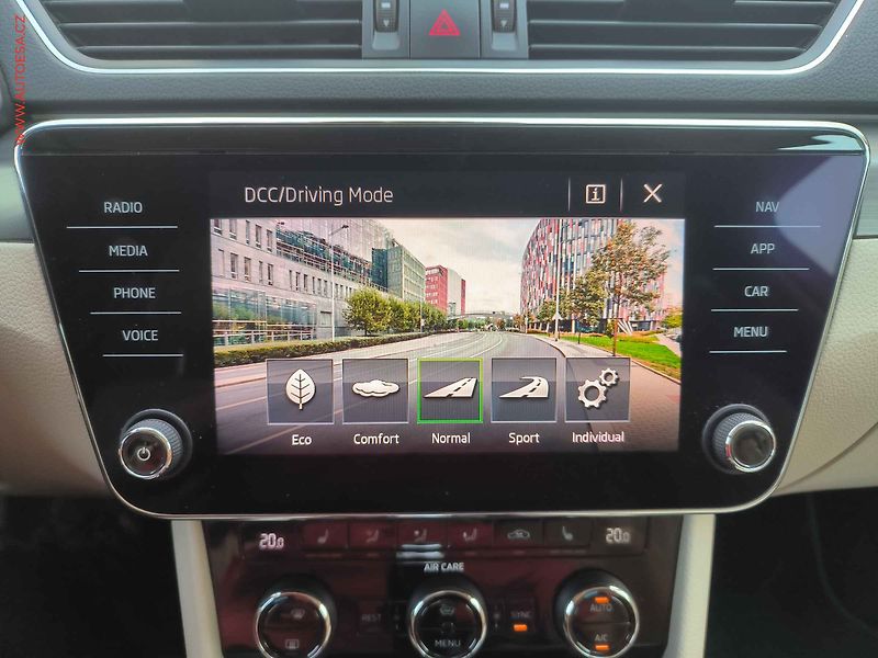 Škoda Superb (2017) 2.0TDi, ČR, DSG, bixen - fotka 16 z 30