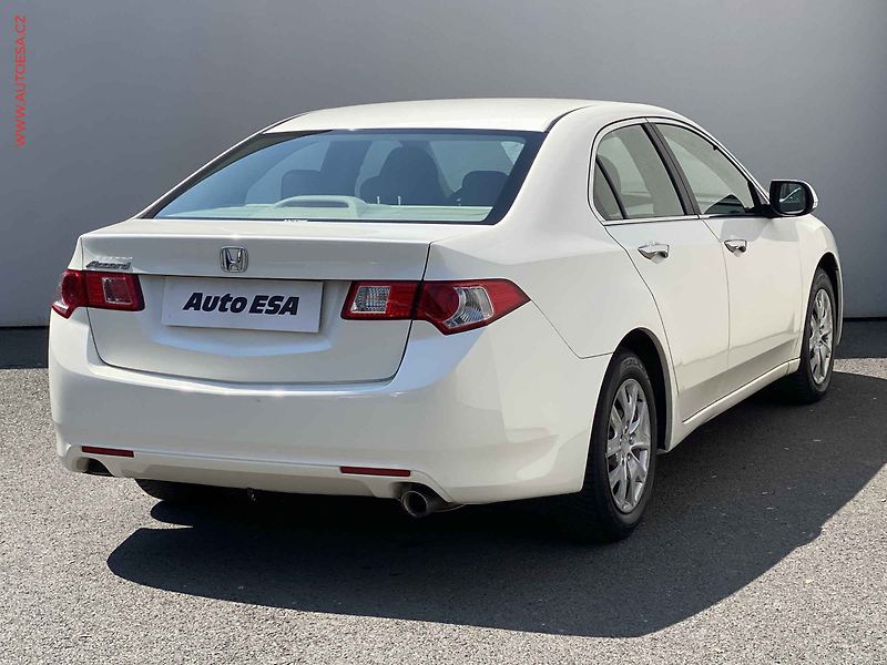 Honda Accord (2010) 2.0 i-VTEC, Comfort, výhřev - fotka 4 z 16