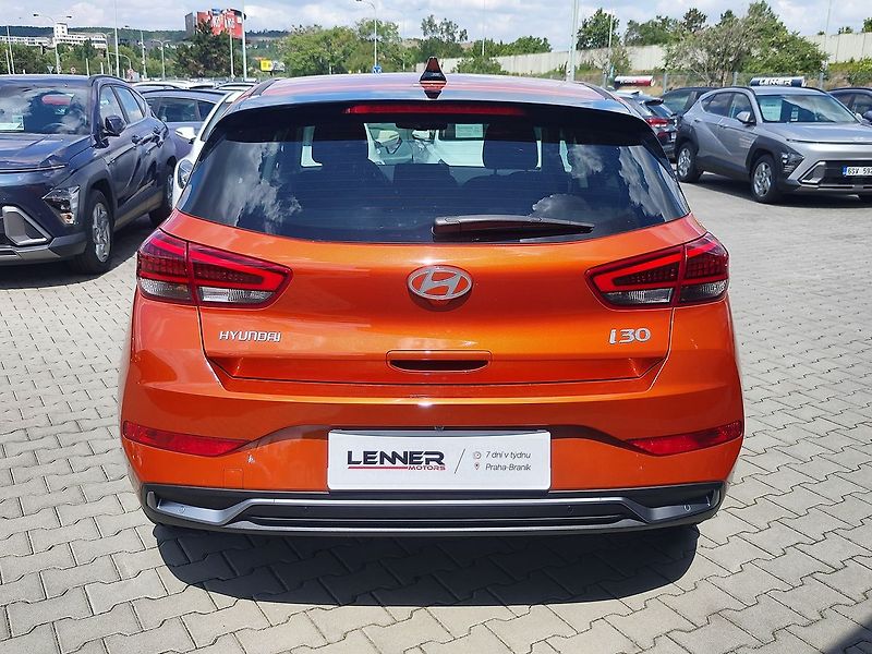Hyundai i30 1.0 T-GDI/74kW Style DCT - fotka 6 z 37
