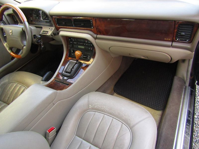 Jaguar XJ6 (1995) 3.2 R6 155kW  PLNĚ POJÍZDNÉ - fotka 14 z 35