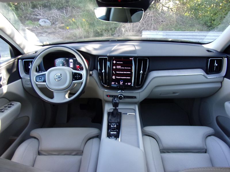 Volvo XC60 2.0D AWD 140kW INSCRIPTION TOP - fotka 11 z 28