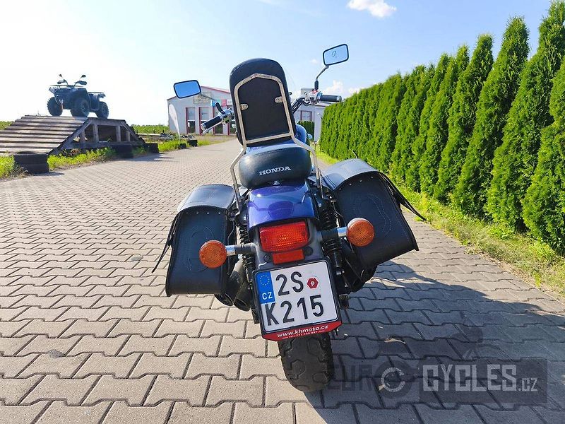 Honda VF 750 C Magna (1996) - fotka 7 z 11