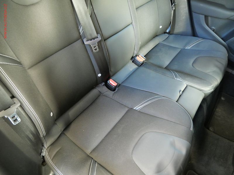 Volvo V40 (2018) 2.0D, ČR, servis.kniha, AT - fotka 12 z 20