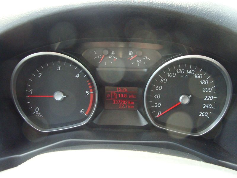 Ford Mondeo 2.0 TDCi, 103 kW, klimatizace - fotka 16 z 31