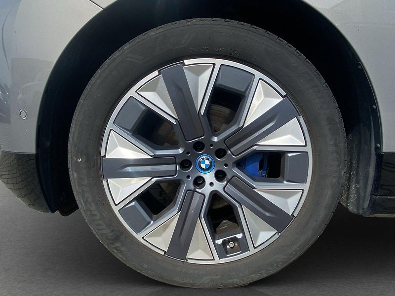 BMW iX xDrive40 Sport Kamera - fotka 9 z 15