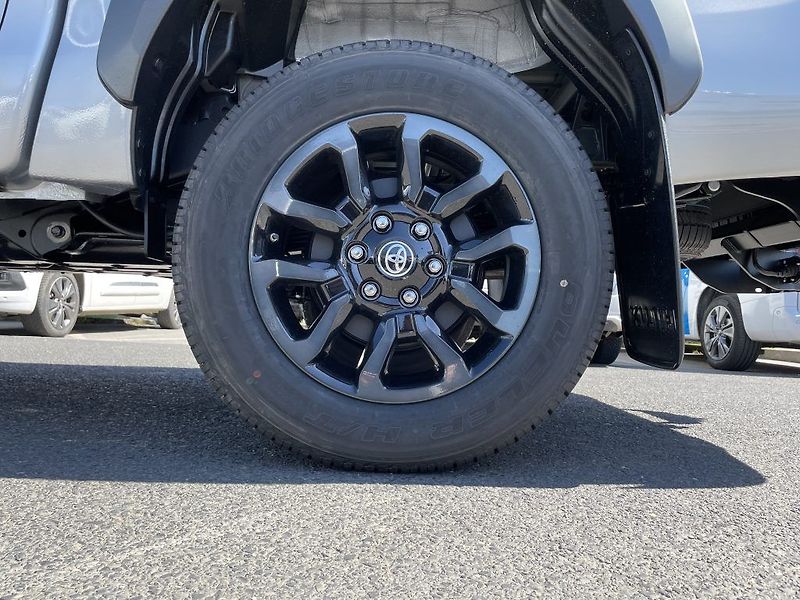 Toyota Hilux 2.8D Invincible ODBĚR 3/2027 - fotka 10 z 30