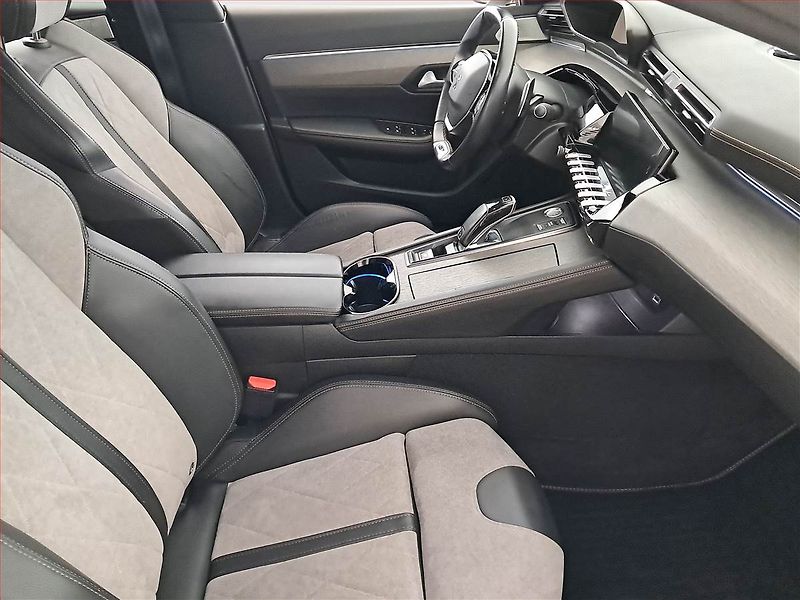 Peugeot 508 (2022) Hybrid 225 - fotka 9 z 20