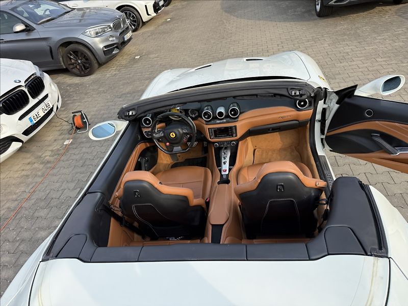 Ferrari California T 3,9 V8 412 kW - fotka 10 z 26