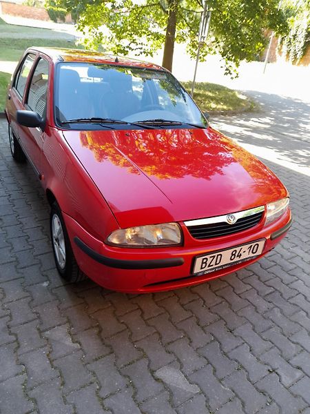 Mazda 121 (1997) - fotka 2 z 10