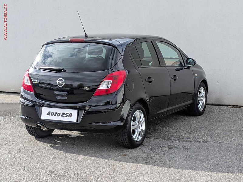 Opel Corsa (2011) 1.4i, AC, park.čidla - fotka 4 z 17