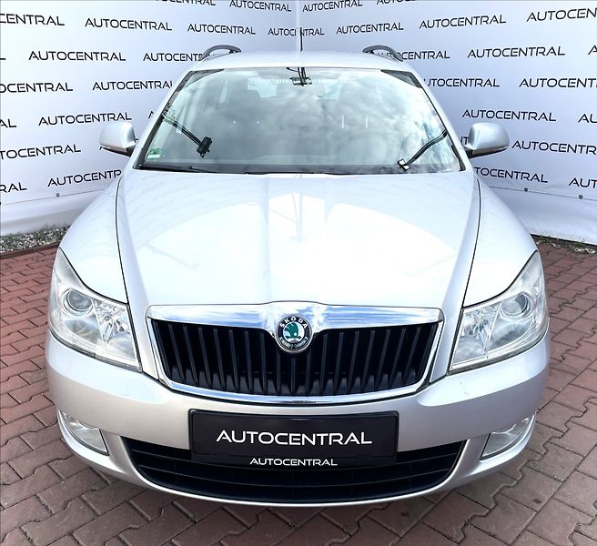 Škoda Octavia 1,4 Tsi Family 90kw , Navi , s - fotka 2 z 22
