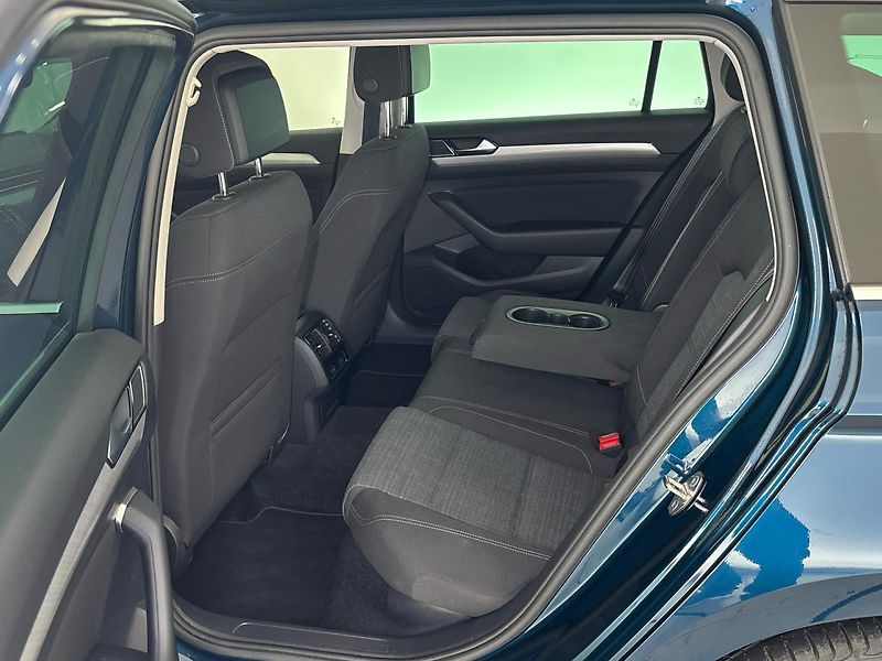 Volkswagen Passat Business DSG - fotka 8 z 31