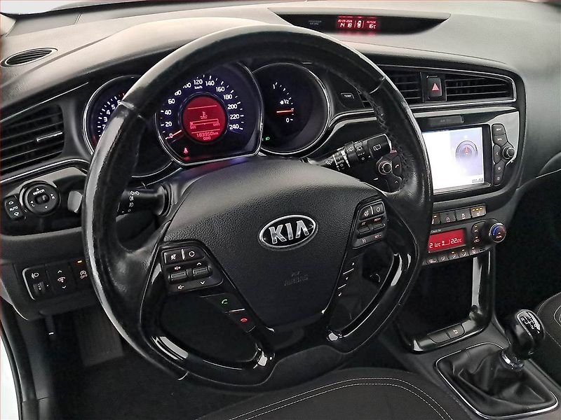 Kia Ceed (2016) 1.6 GDI, Navi, Tempomat - fotka 19 z 19
