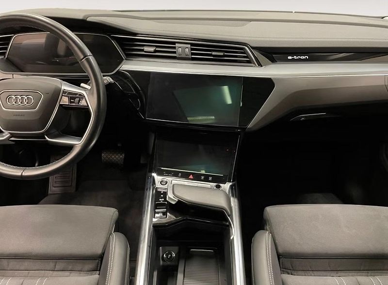 Audi Q8 e-tron 55 Q 360kam Pano Matrix Tažné - fotka 9 z 23