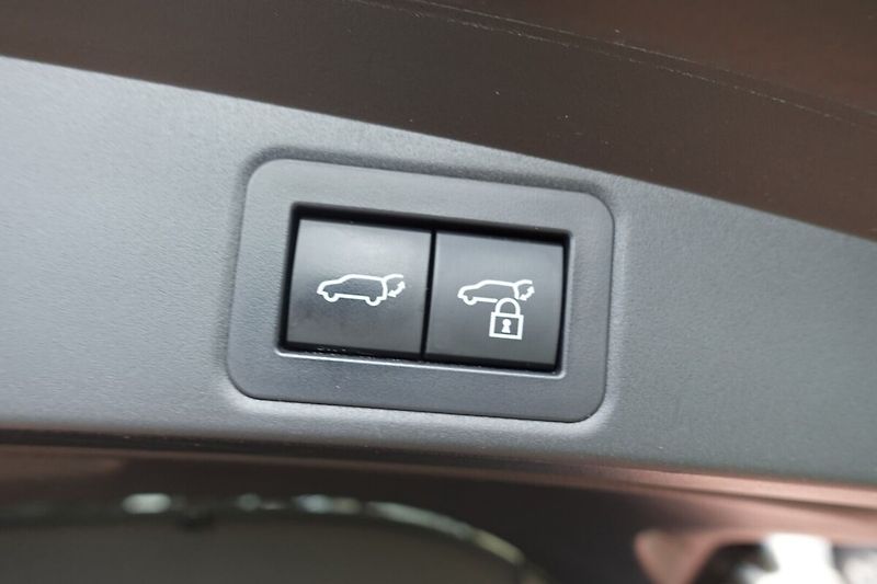 Toyota Corolla 2,0 HEV GR SPORT Dynamic JBL - fotka 15 z 33