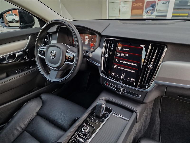 Volvo V90 B4 AWD Momentum Pro Auto,1Maj - fotka 39 z 50