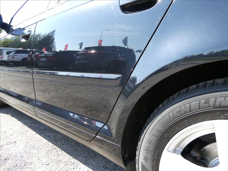 Audi A3 1,6 TDi 77kW serviska,digi.kli - fotka 16 z 47