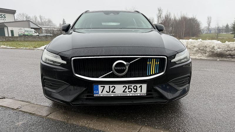 Volvo V60 (2019) D4 140KW AUTOMAT - fotka 3 z 17