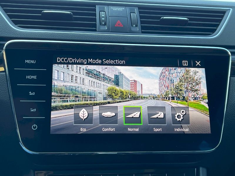 Škoda Superb (2018) L&K 2.0 TDI 140kW DSG 4x4 Comb - fotka 15 z 35