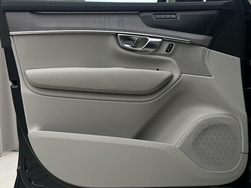 Volvo XC90 (2026) T8 AWD AUT RECHARGE DARK PLUS - fotka 24 z 49