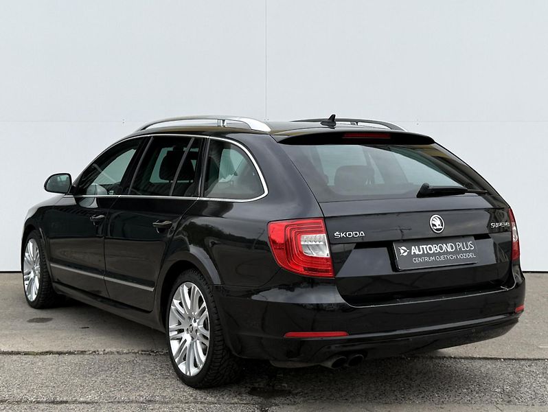 Škoda Superb 2.0 TDI DSG / 125 kW Elegance - fotka 7 z 25