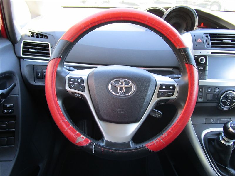 Toyota Verso 1.6 D-4D, aut. Klima, 1. maj. - fotka 8 z 41