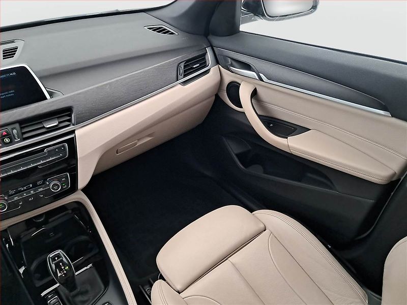 BMW X1 (2019) sDrive18d, Automat, ČR,1.maj - fotka 8 z 20