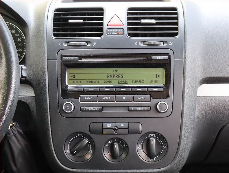 Volkswagen Golf (2008) 1.9 TDI, jezdí výborně - fotka 12 z 13