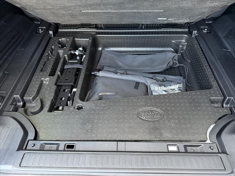 Land Rover Defender (2026) 3,0 X-DYNAMIC SE D250 - fotka 23 z 24