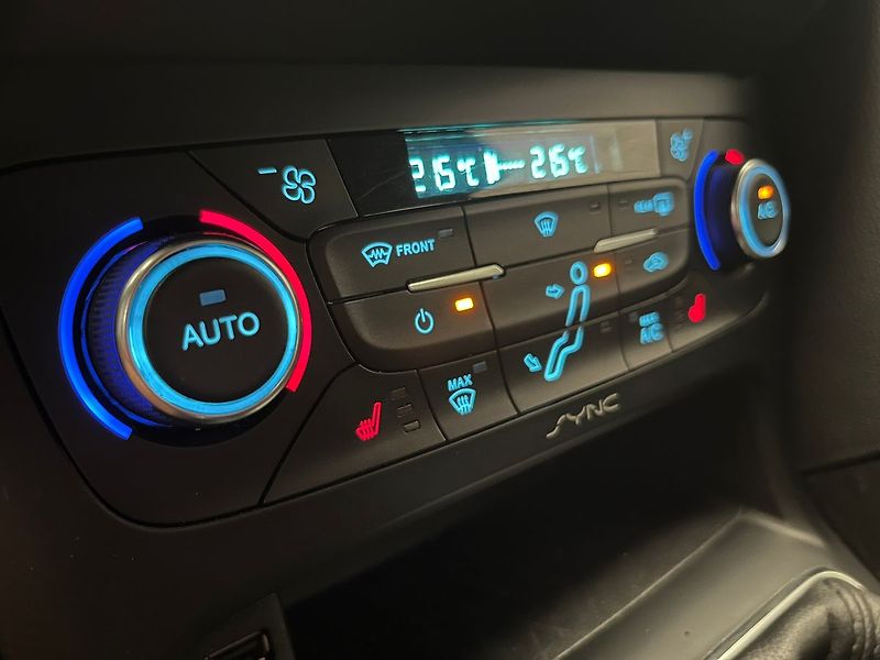 Ford Focus 2.0 TDCi 110kW SPORT - fotka 30 z 63