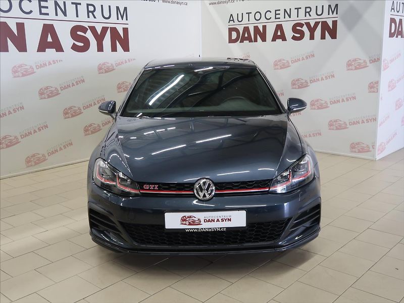 Volkswagen Golf 2,0 TSI 180kW GTI Performance - fotka 2 z 41