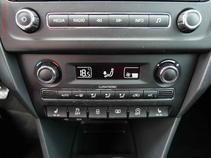 Škoda Rapid (2014) 1.2 TSi, Elegance, xenon - fotka 14 z 17