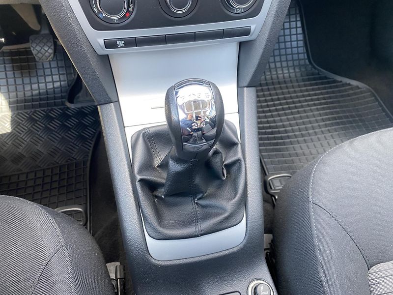 Škoda Octavia 1.6i 75kW - KLIMATIZACE - PDC - fotka 18 z 35