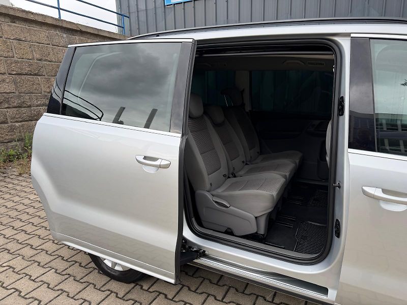 Volkswagen Sharan 2,0 TDI DSG Comfortline/servis - fotka 15 z 34