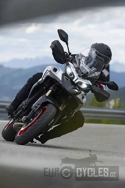 Benelli (2026) TRK 902 Stradale - fotka 9 z 18