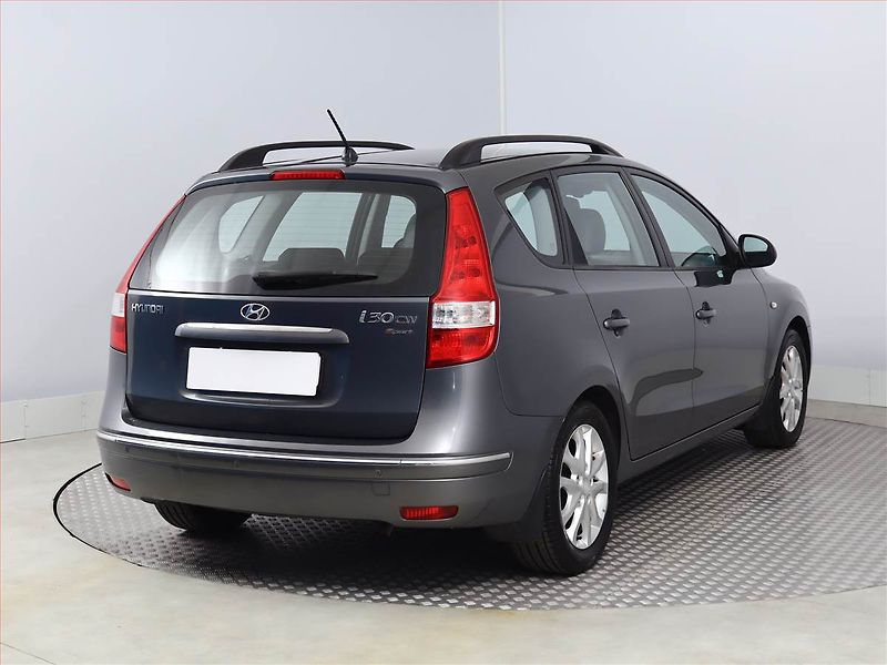 Hyundai i30 (2009) 1.6 CVVT, nová STK - fotka 5 z 15